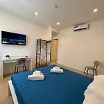 Acquazzurra Affittacamere 3*